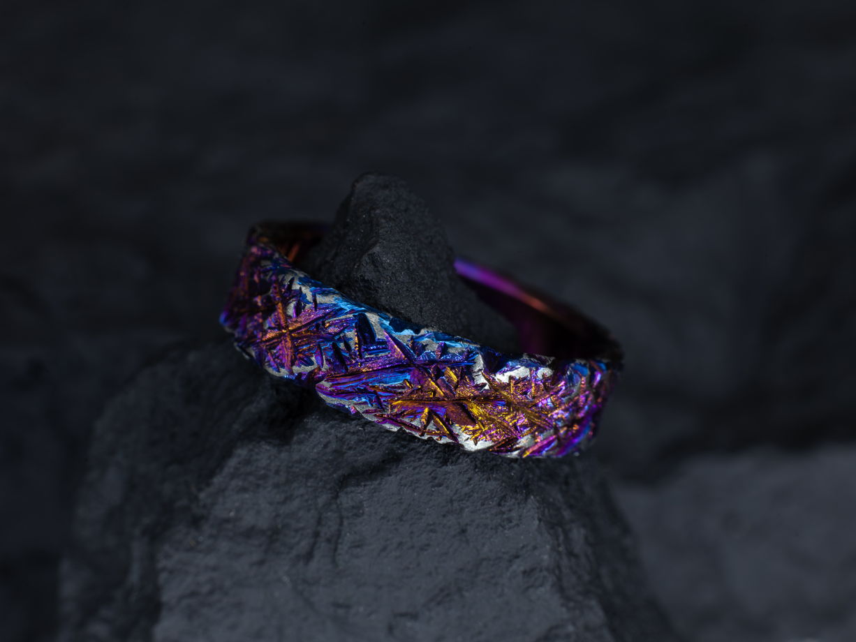 Кольцо из титана "Изрезанное"