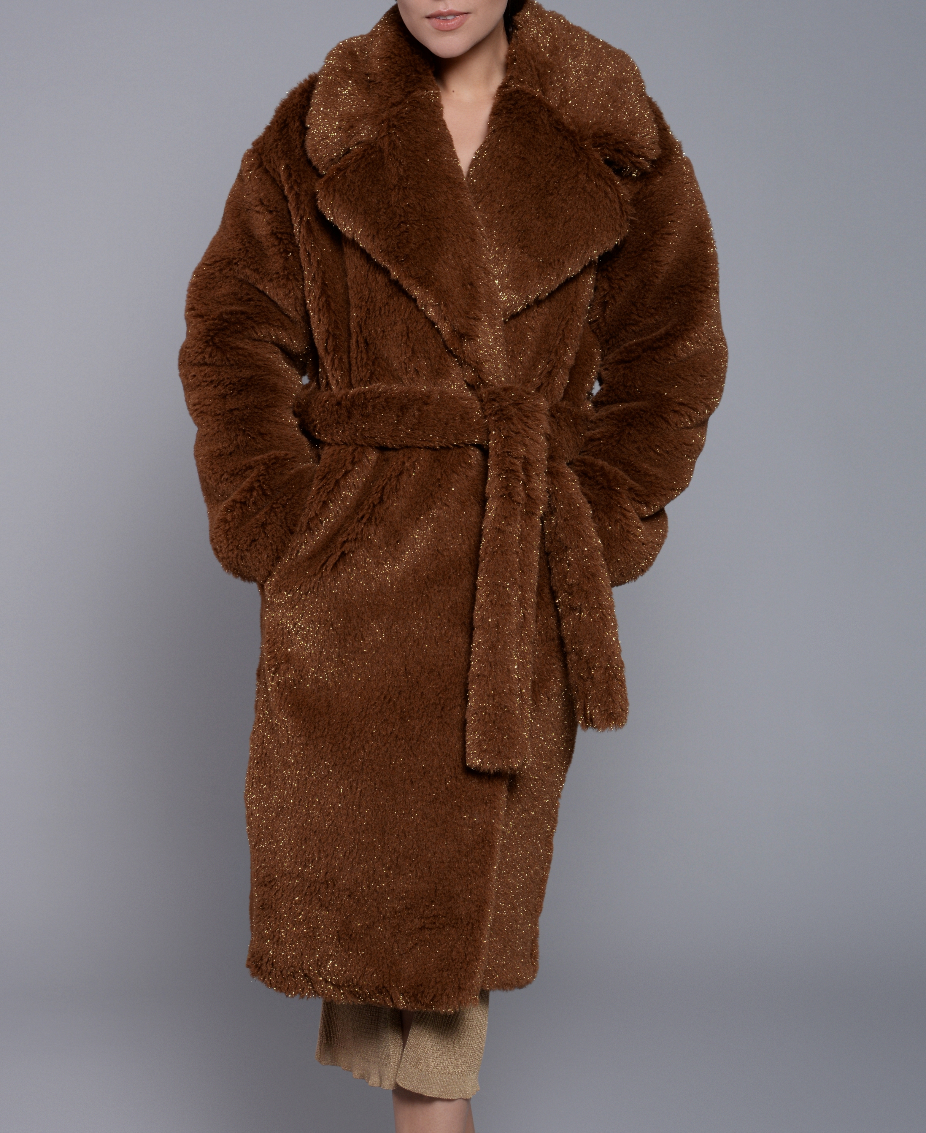 Пальто меховое из стриженной шерсти альпаки коричневое с люрексом в магазине «TRUEMOSSY» на Ламбада-маркете