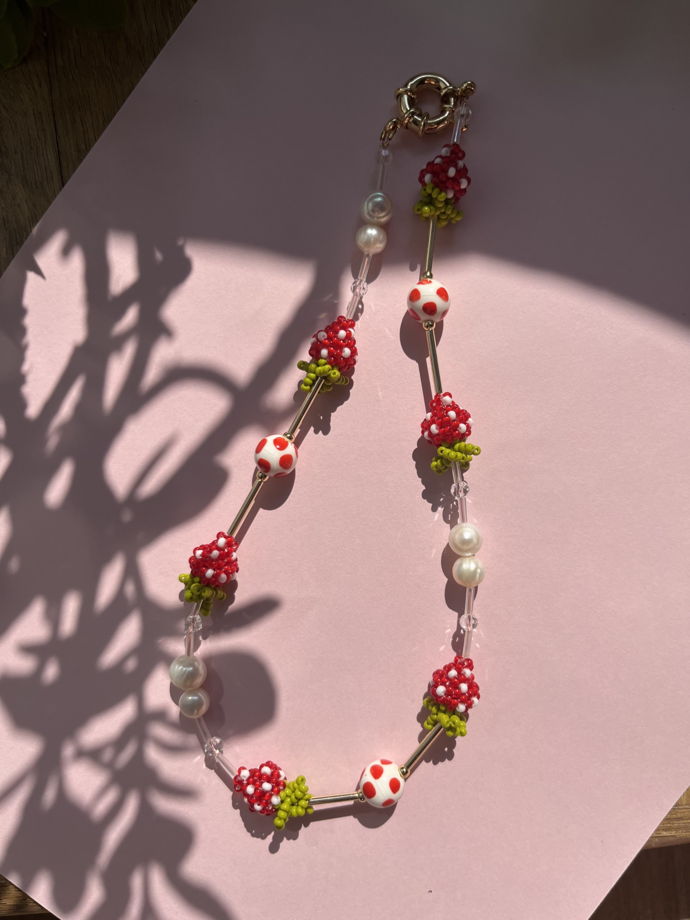 Ожерелье с клубничками из бисера/ Strawberry cream