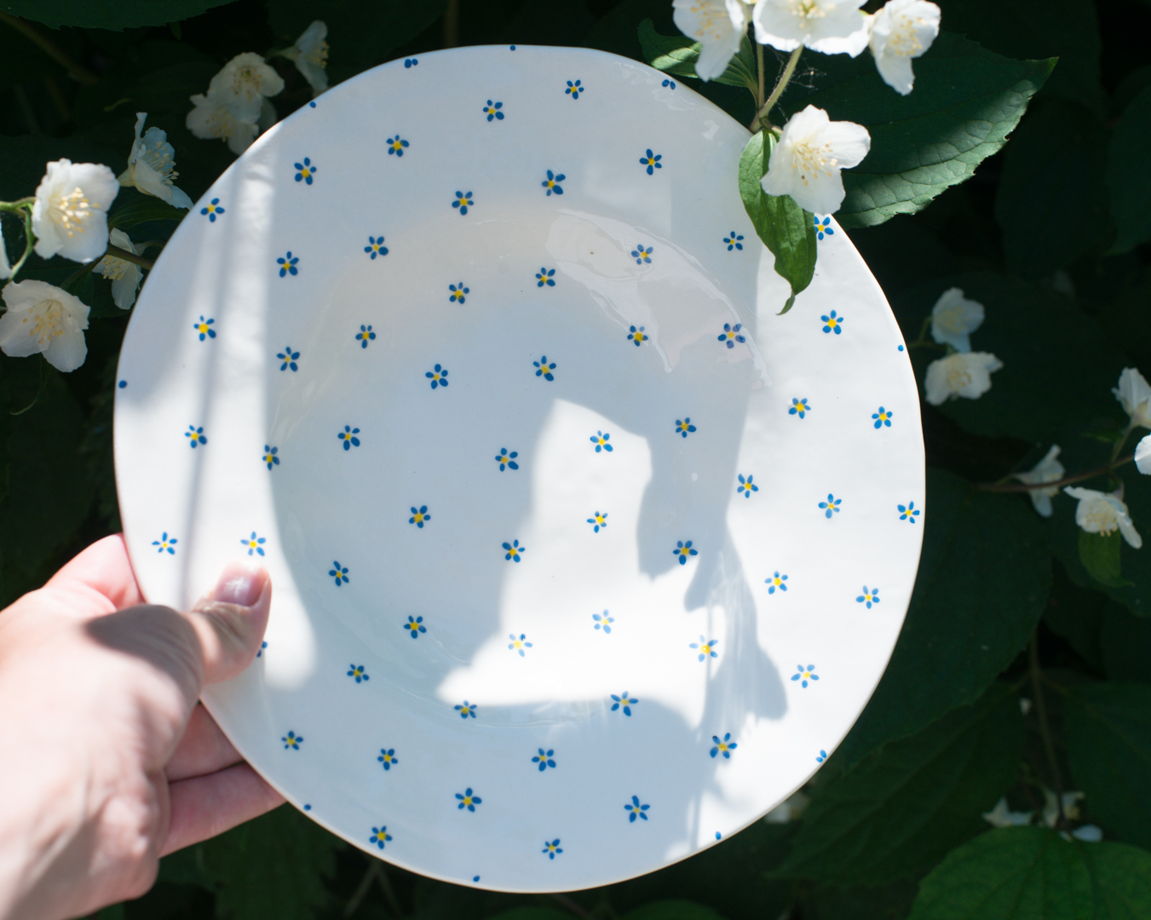 Тарелка с голубыми цветочками