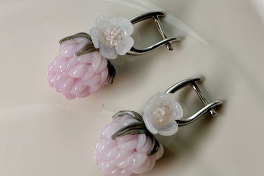 Серьги Малина розовая с цветочком из стекла