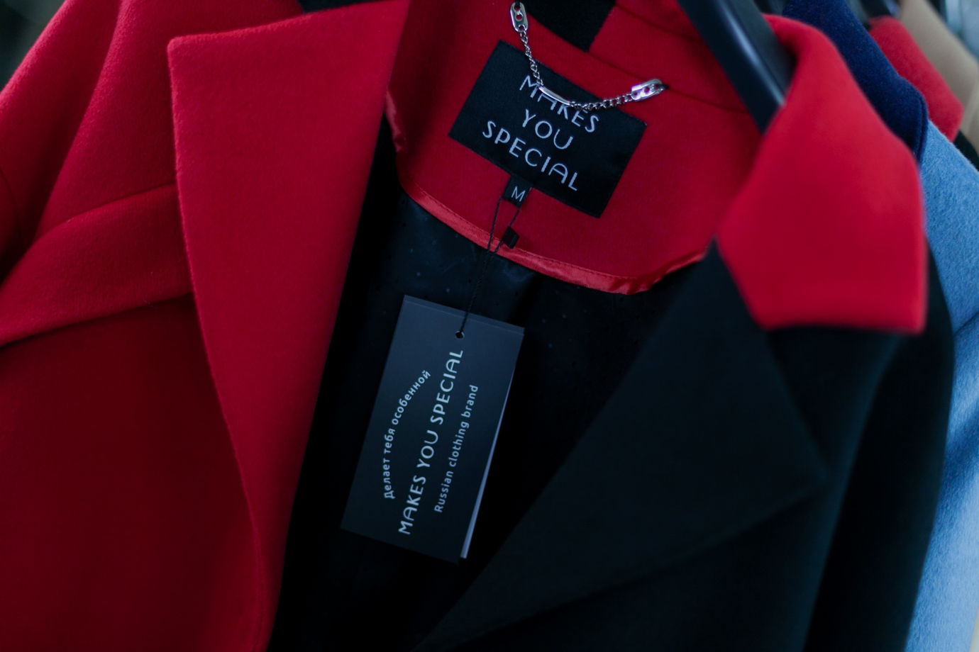 Красно-черное пальто Севилья