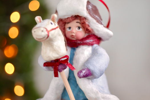Ватная ёлочная игрушка «Мальчик на лошадке в тулупе»