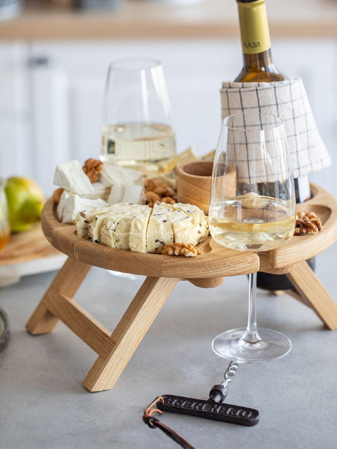 Раскладной винный столик на два бокала и местом для бутылки от BerezaWood. Цвет "натуральный дуб"
