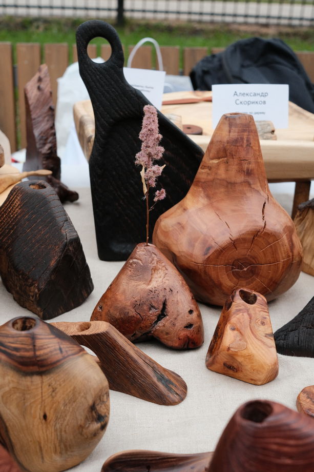 Интерьерная ваза из яблони