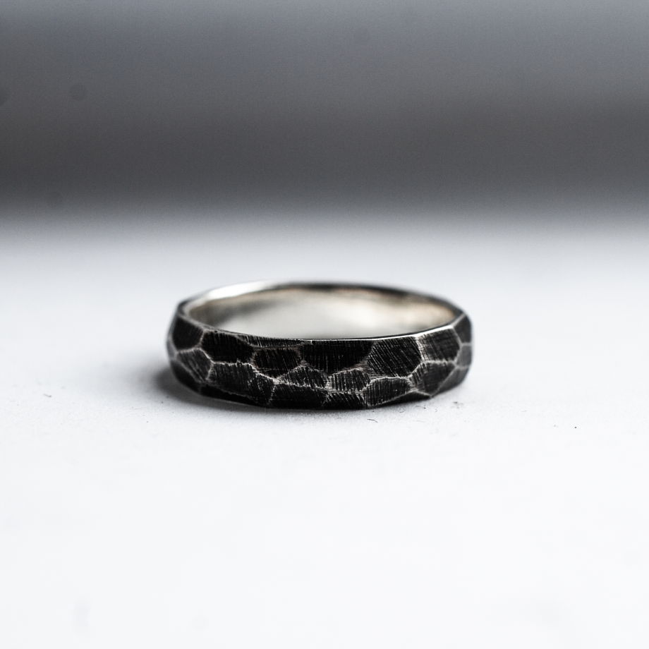 Граненое кольцо с чернением