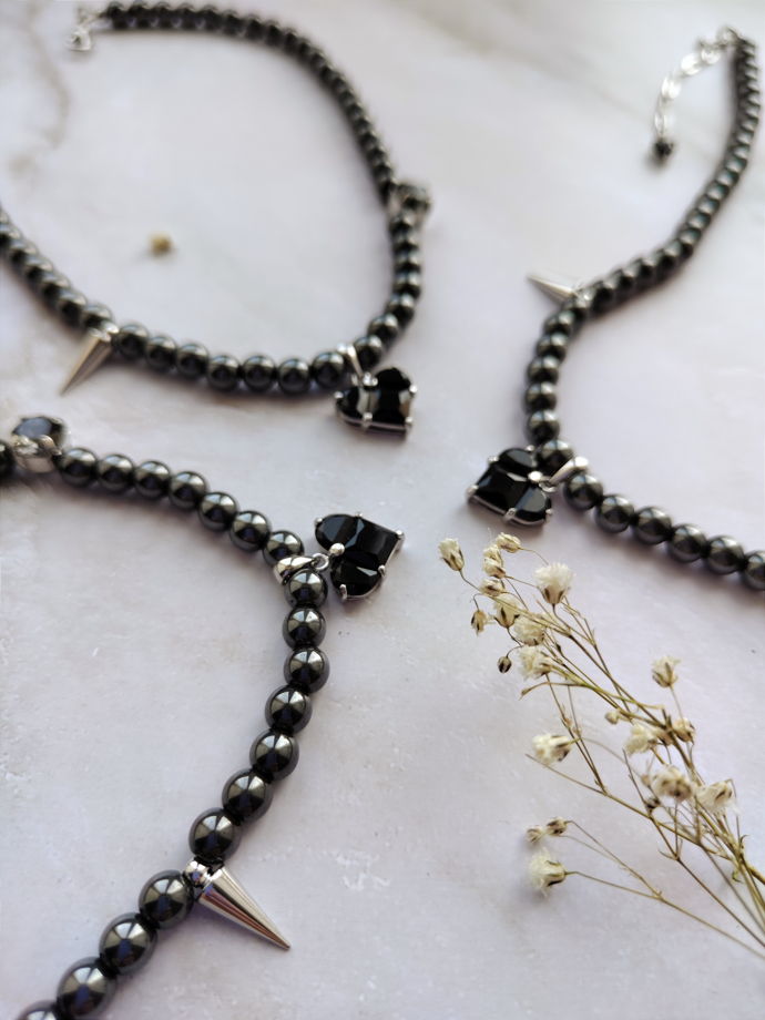 Гематитовое ожерелье "Gothic Lady" с сердечком из черных фианитов