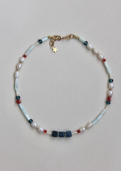 Ожерелье «Море и маки» из голубого апатита и перламутра