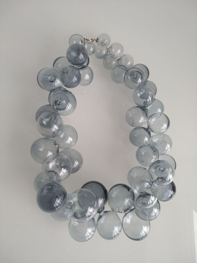 Ожерелье из полых стеклянных бусин-сфер "Гроза"