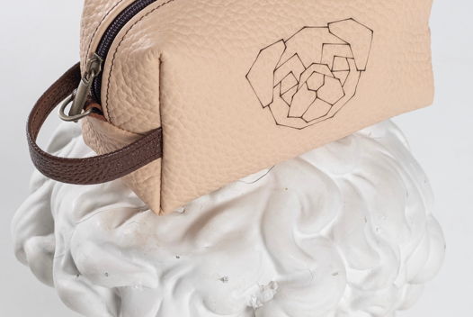 Косметичка бежевая "Мопс"