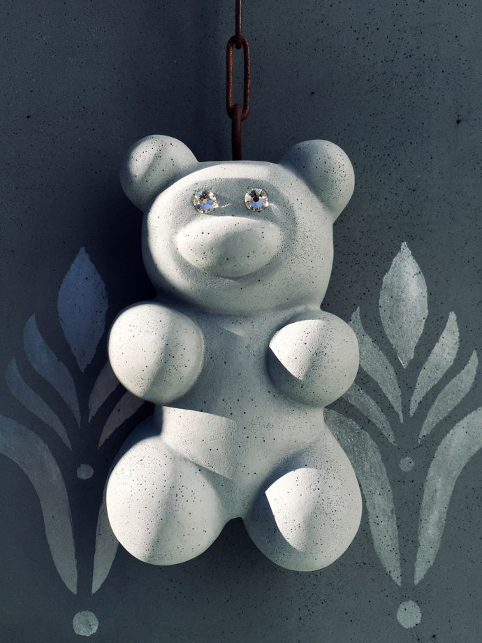 Медведь для декора стен из арт бетона со стразами