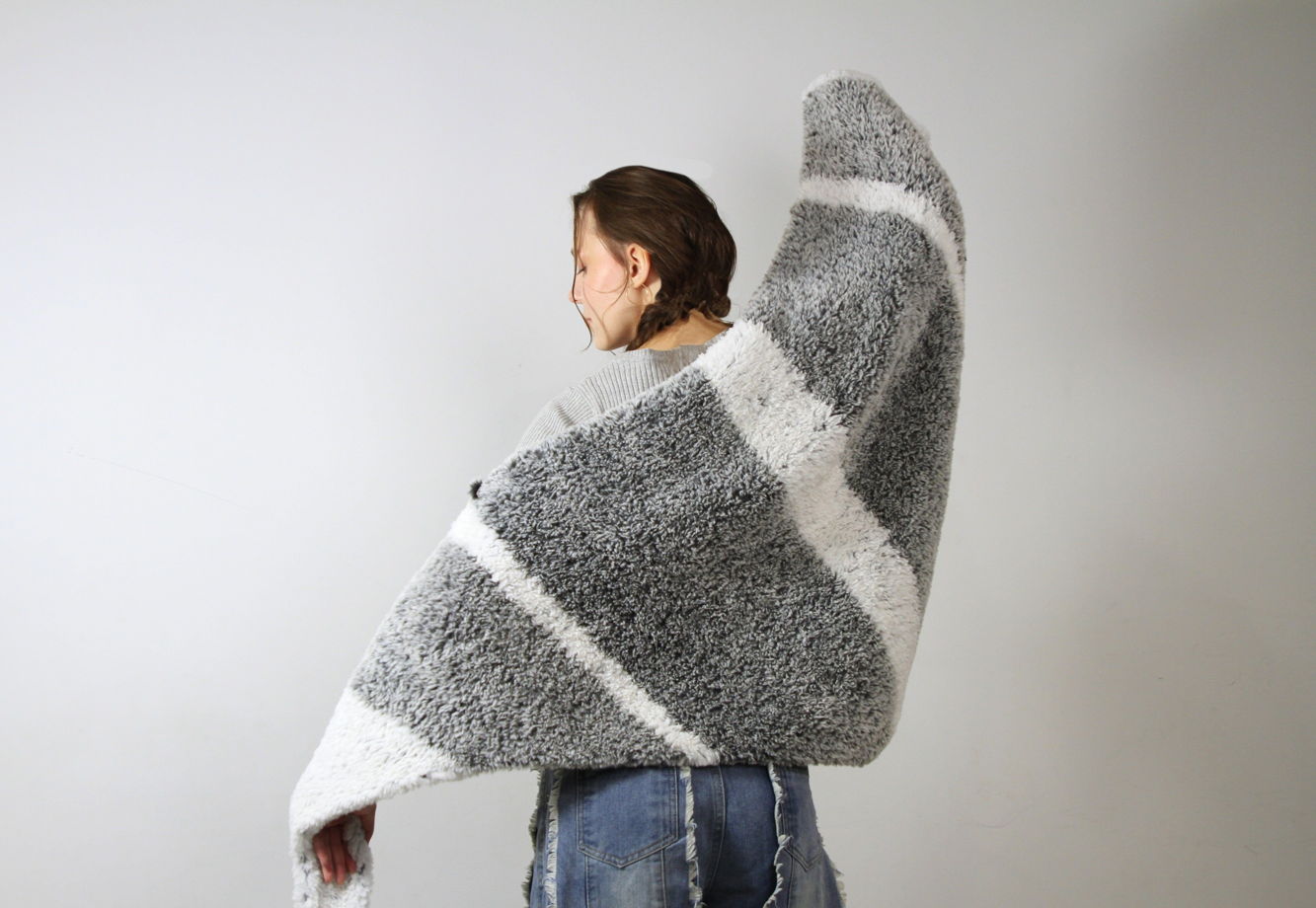 Вязаный Бактус - платок - шаль "Можнопотрогать - Серый Волк" Большой