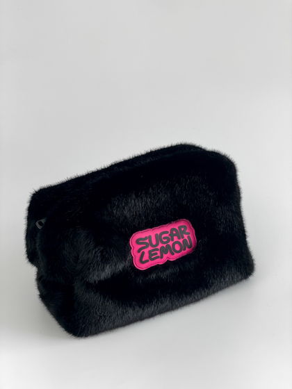 Дизайнерская косметичка из искусственного черного меха под норку,  с логотипом  SugarLemon, размер M