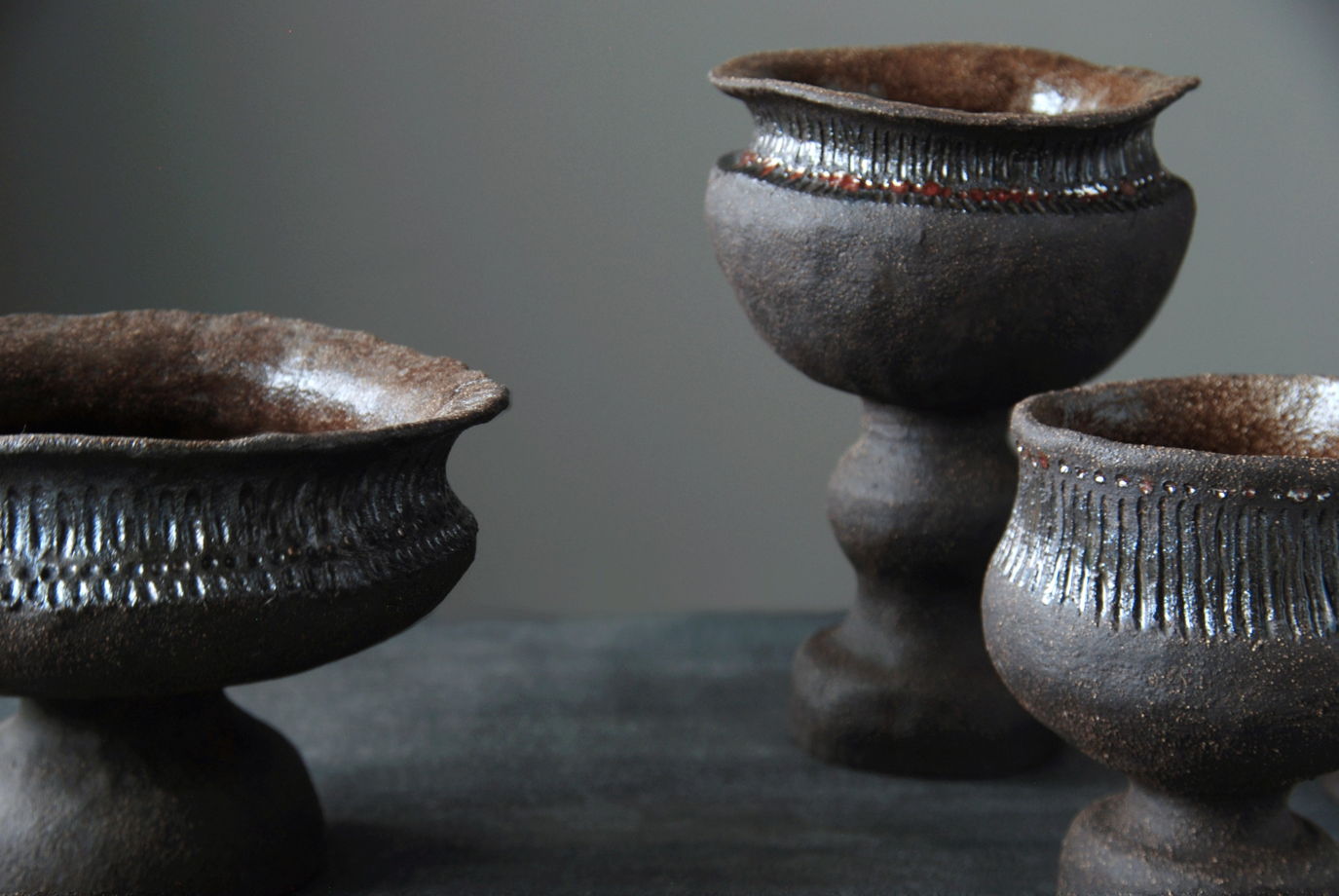 Набор из керамических ваз и подсвечника, ручная работа.