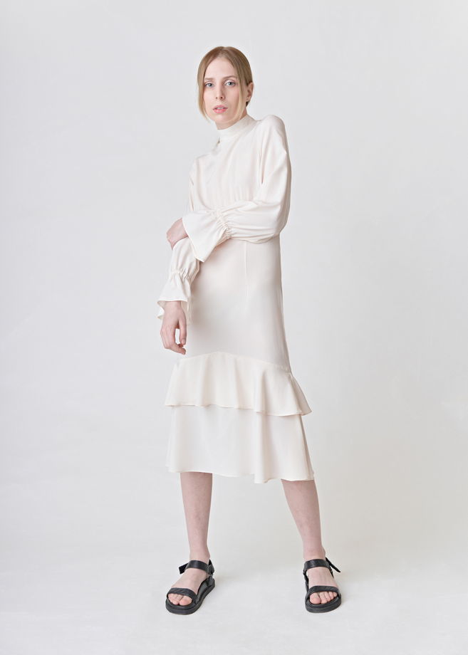 Белое платье FOS Clothes с воланами