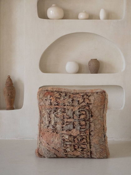Марокканский пуф из винтажного ковра