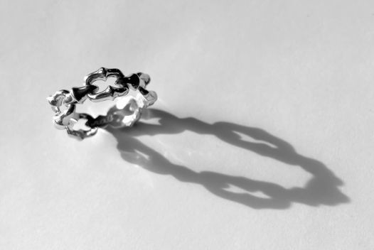 Кольцо в форме цепи "8"