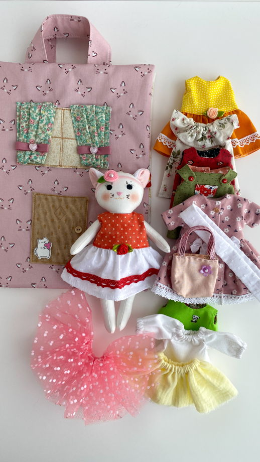 Кукла-кошка с одеждой и сумкой
