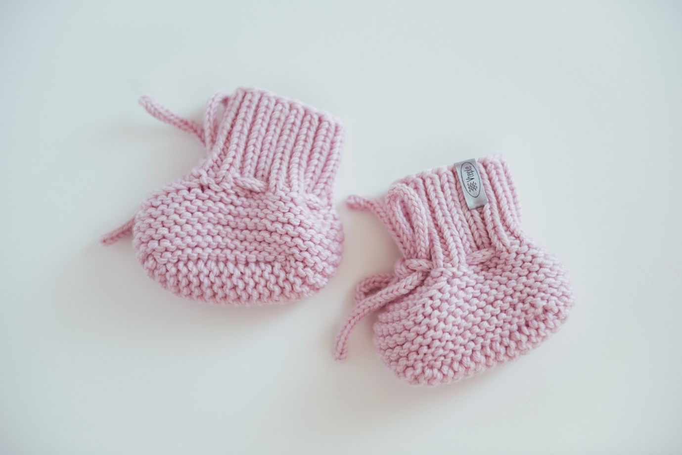 Розовые вязаные пинетки для новорожденных из 100% мериноса ручной работы