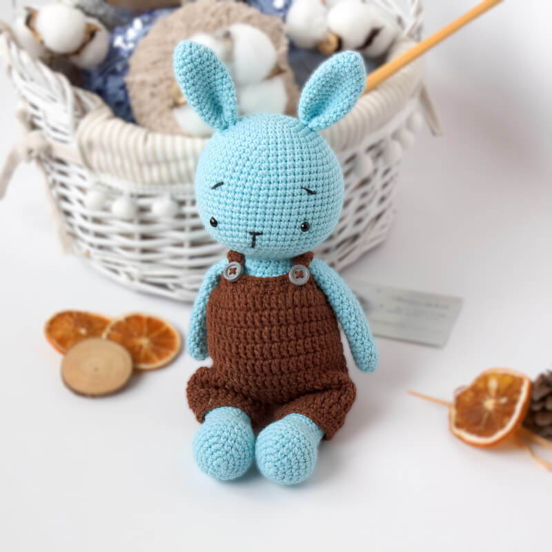 Игрушка мягкая интерьерная - зайчик вязаный цвета нежной мяты "Bunny"