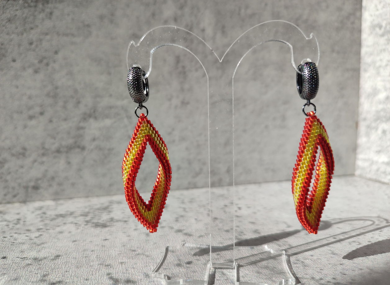 Серьги из японского бисера ручной работы.