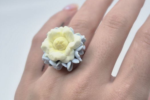 Кольцо "Бережный цветок"
