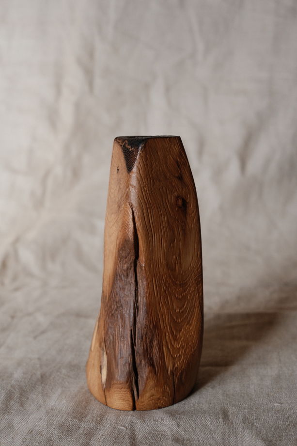 Ваза высокая дубовая