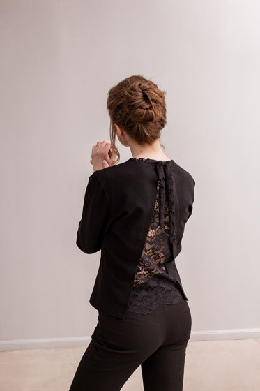 Женская блузка черная с кружевом