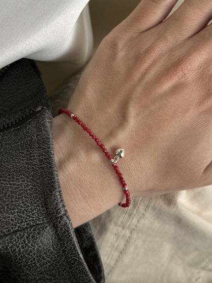 Браслет из красного коралла с подвесом или вставка сердце