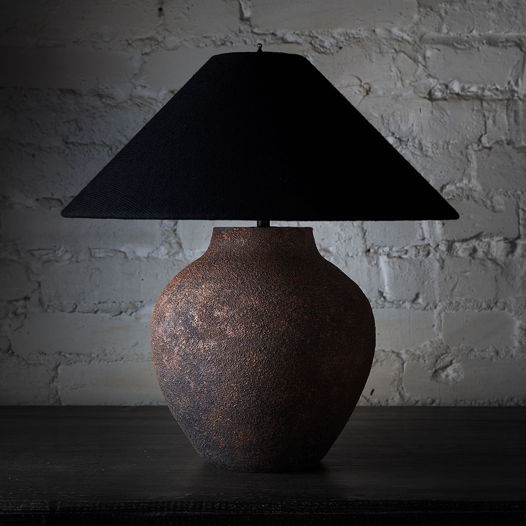 Настольная керамическая лампа ручной работы с темным абажуром «Vabisabi 3»