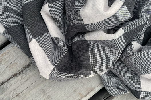 Тёплый стёганый шарф из натурального шёлка в чёрно-белую клетку, unisex