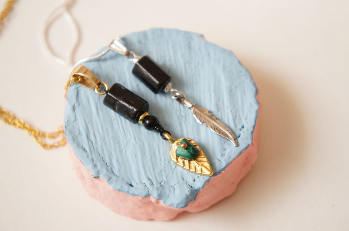 Позолоченный кулон черный турмалин шерл малахит лист