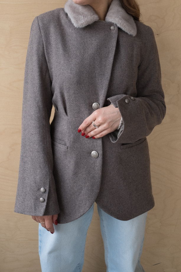 Фланелевое полупальто-жакет "БЕЙБИ" дымчатого цвета с вышивкой