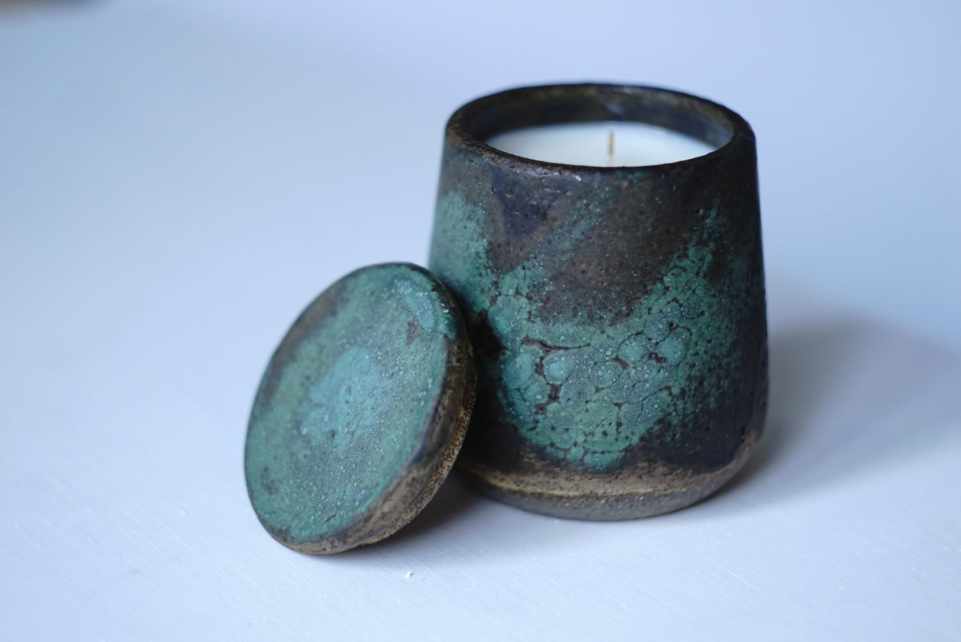 Cоевая свеча ручной работы с эфирным маслом пачули