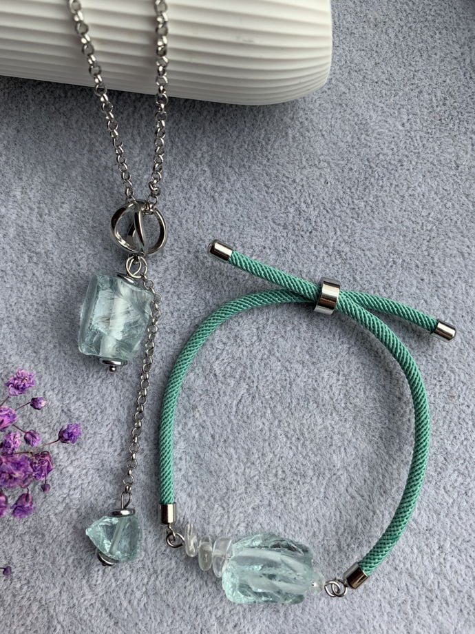 Комплект с аква кварцем и горным хрусталем «Ледяной цветок»