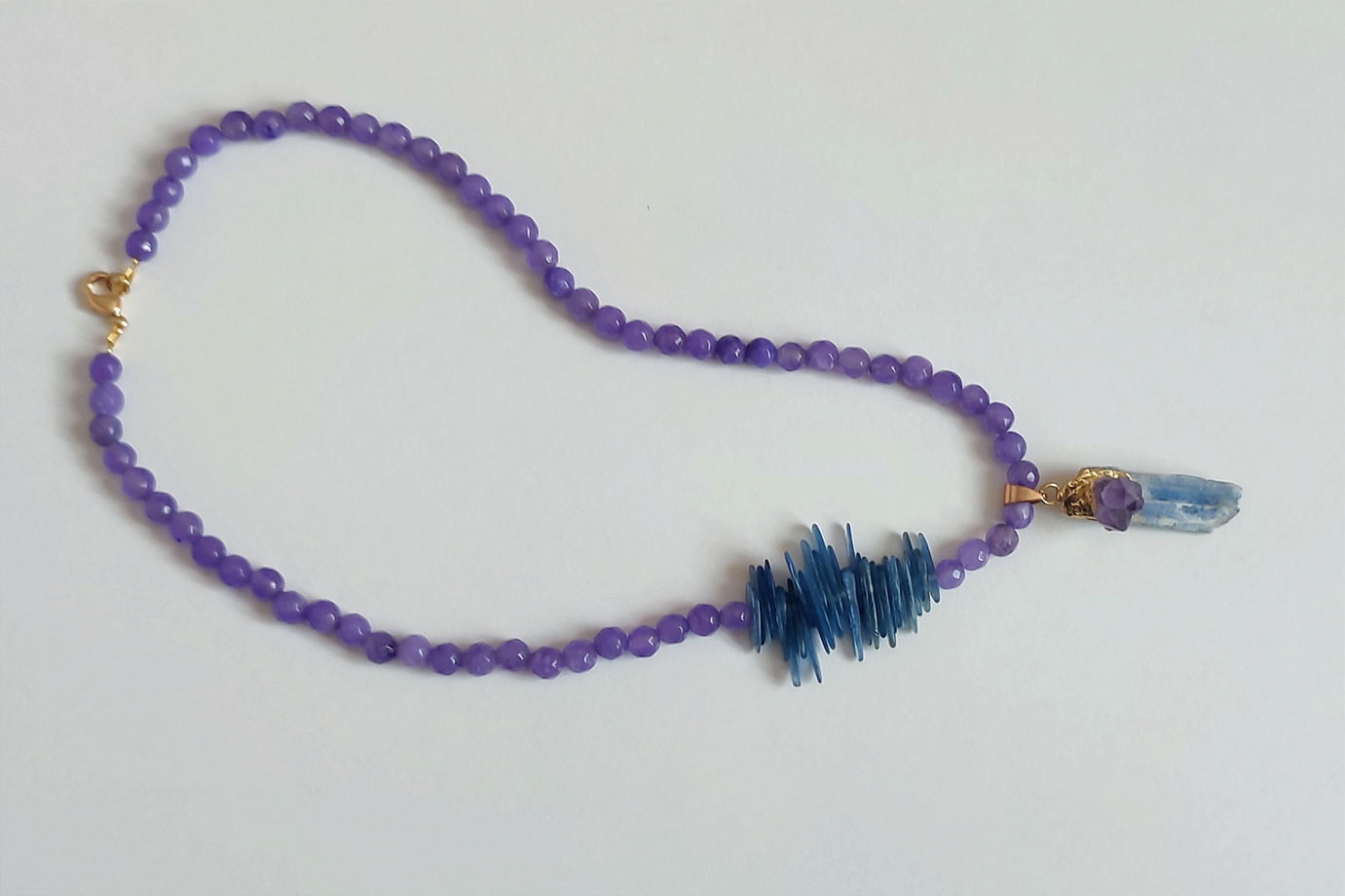 Колье с аметистом и кианитом