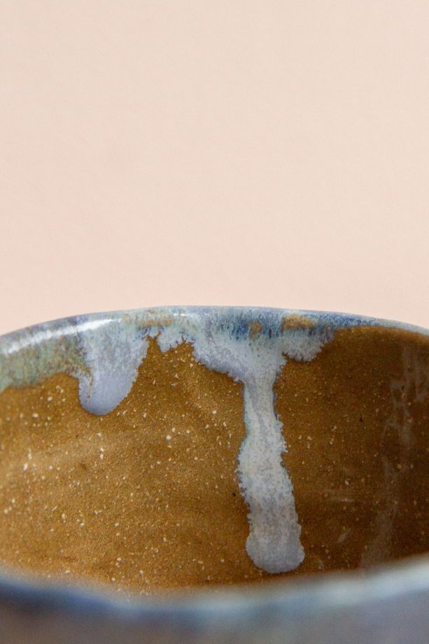 Керамическая кружка ручной работы, покрытая голубой матовой глазурью