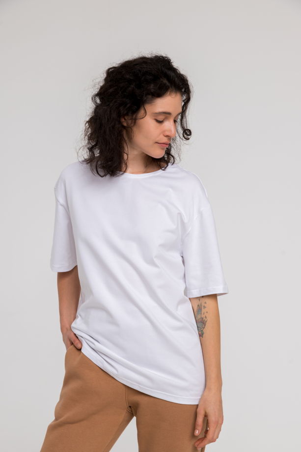 Женская трикотажная футболка оверсайз цвет белый