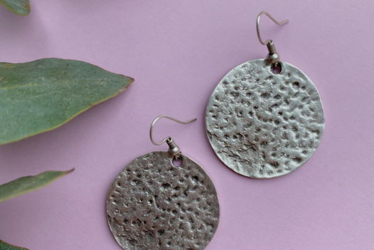 Стильные круглые серьги