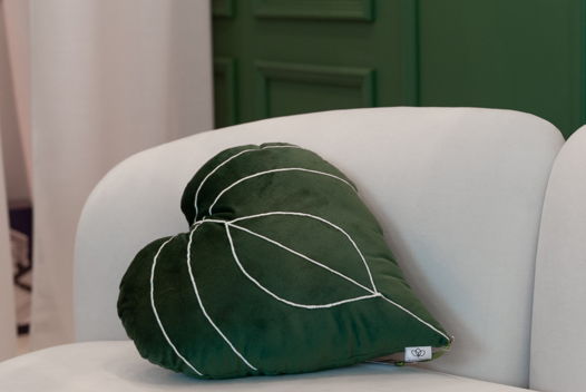 Декоративная подушка лист "филодендрон биркин" 35х40