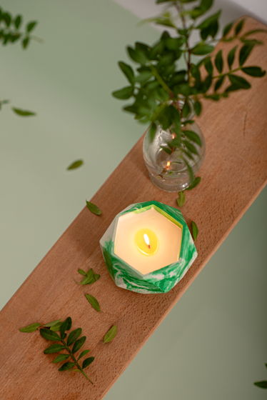 Зелёная свеча 150 мл с ароматом "Свежескошенная трава" ручной работы