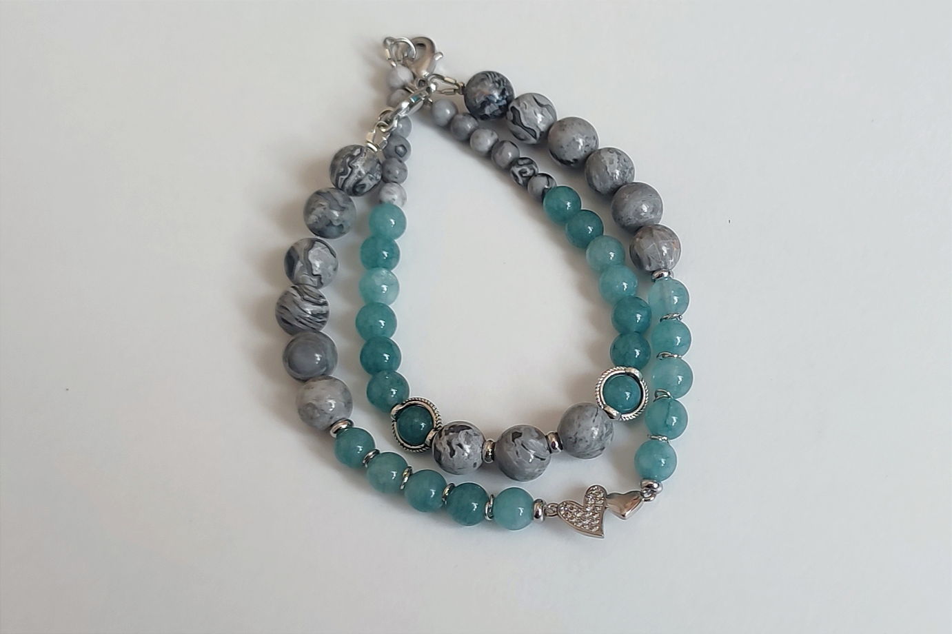 Пара браслетов из яшмы