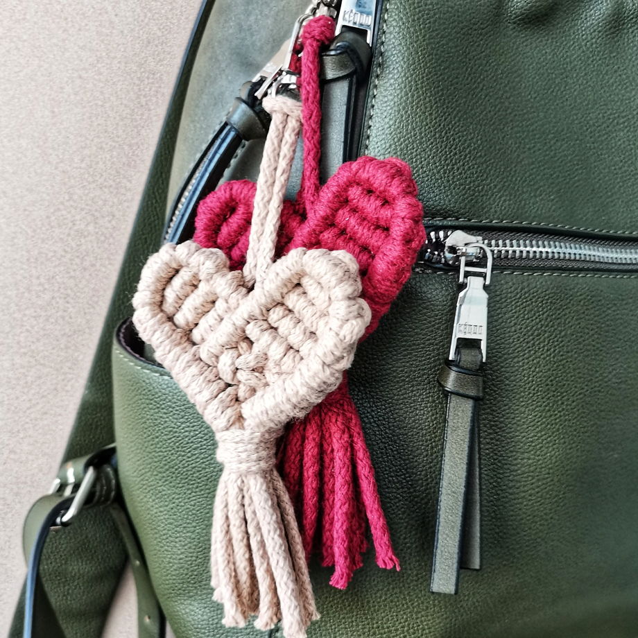 Брелок сердце плетеное маджента для сумки, рюкзака, ключей