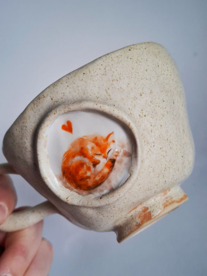 Чашка керамическая с котиком, ручной работы. "Спящий кот