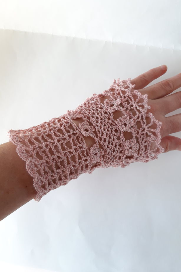 Ажурные манжеты вязаные из хлопка с люрексом розовые