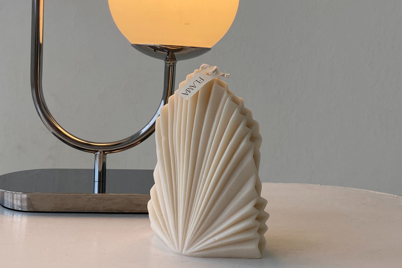 Свеча соевая в форме пальмового листа для интерьера, подарка и декора дома ручной работы Flama