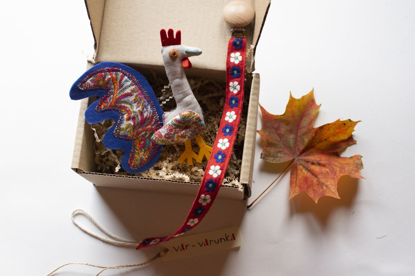 Игрушка ручной работы из льна с эвкалиптовым наполнителем  "Петушок" цветной