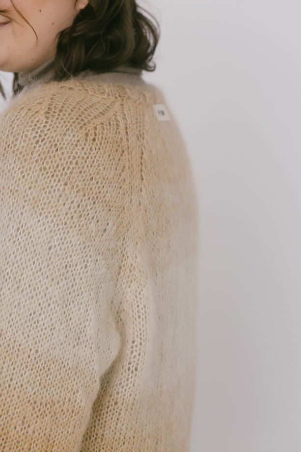 Женский кардиган с переходом цвета из мохера и шелка, связан вручную