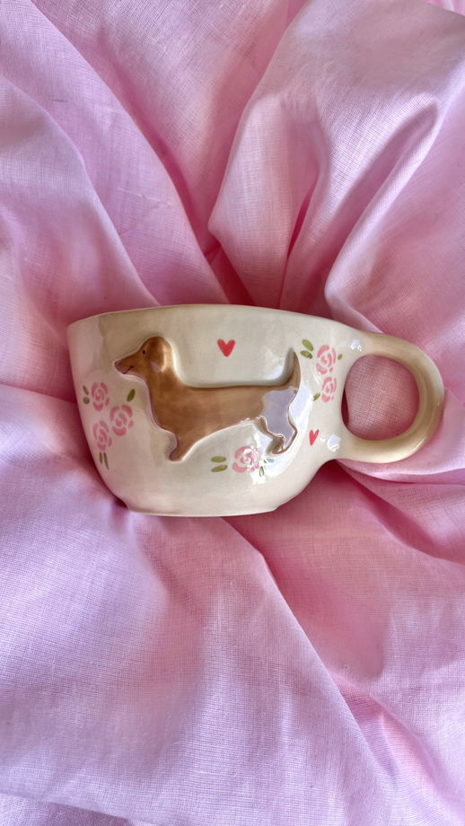 Кружка с таксой и розами