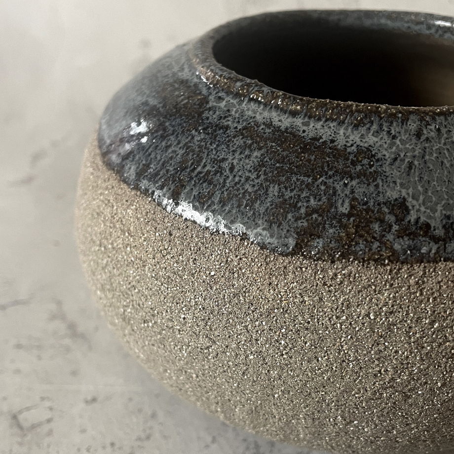 Интерьерная керамическая ваза